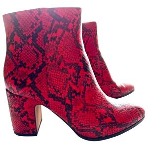 BCBGENERATION Red Boots Ankle Black Snake Print Block Heel Ankle Side Zipper 7.5